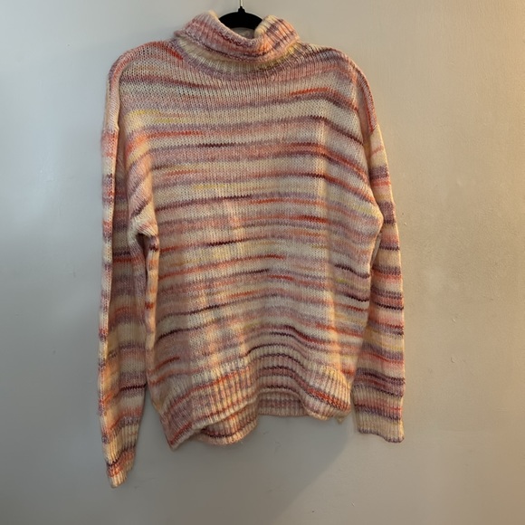 NWOT MULTIPLE COLOUR TURTLENECK - Picture 9 of 11